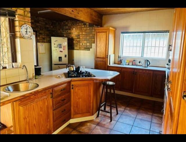 5 BEDROOM HOUSE FOR SALE IN VELD EN VLEI